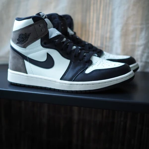 Nike Air jordan dark mocha  - Helt nya, aldrig använda. Bara testat de hemma. Kommer med original box ☺️ storlek 42.5