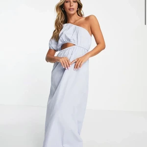 Långklänning bomull - Ljusblå bomullsklänning. Använd en gång så i nyskick. 