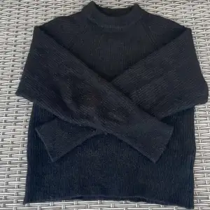 Fin svart stickad tröja från NA-KD  Storlek S  Inte så mycket använd då den är för liten