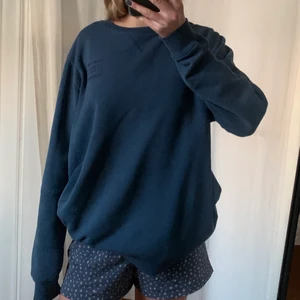 Blå sweatshirt - Blå sweatshirt från Hampton Republic🤍