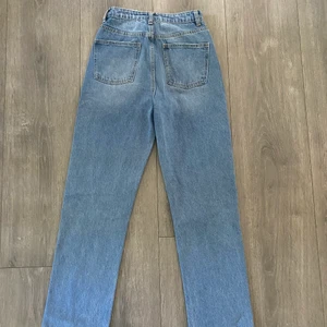 Blå jeans - Aldrig använt så nytt skick, superfin tvätt och långa å längden! W26!💗