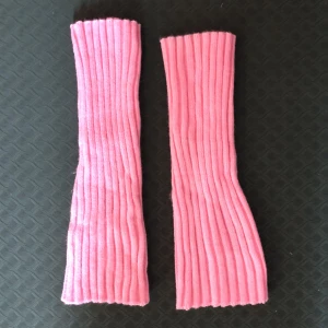 Benvärmare  - Rosa benvärmare! jättesöta och stretchiga. 50kr + frakt