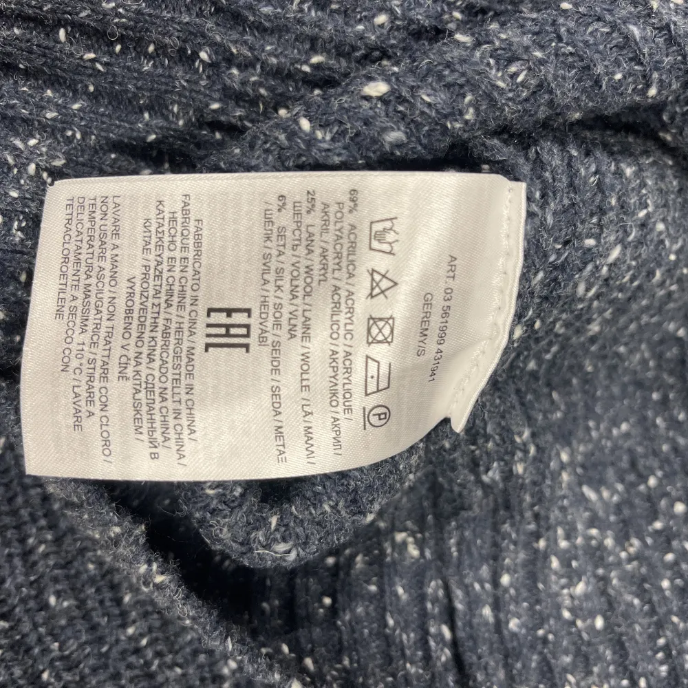 Säljer denna stickade tröja från GAS superbra sick. Stickat.