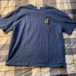 Tshirt - Blå tshirt, boxy passform 