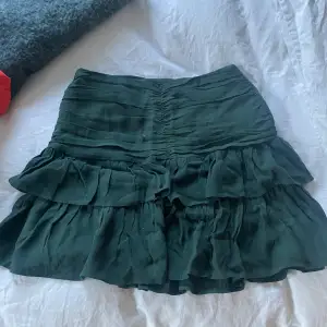 Jättefin grön kjol till sommaren❤️