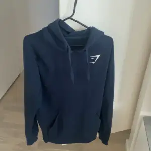 Skön marinblå gymshark hoodie, har blivit för liten