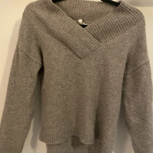 Stickad tröja🥰 - Säljer en stickad tröja storlek xs/s och endast använd någon gång 