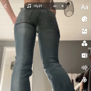 lågmidjade jeans - jätte fina lågmidjade tiger of sweden jeans! passar nån i längden från 165-170