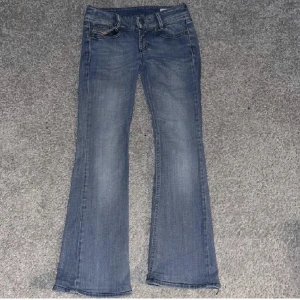 Low wasit jeans dissel - Ett par jätte snygga dissel jeans som jag köpt på Plick då de inte passade mig💘. I bra skick💗