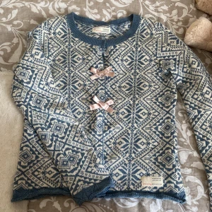 kofta från oddmolly - Blå kofta i storlek s för 40kr från odd molly! 💕