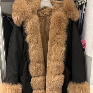 Vinterjacka  - Jättefin vinterjacka, använd en vinter köpt för 4000kr