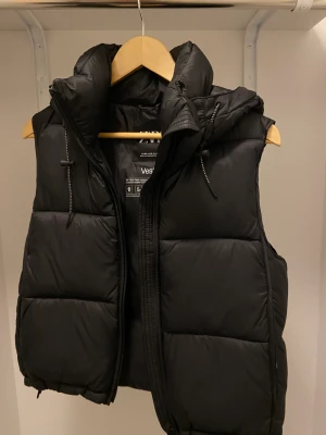 Svart väst - Ny väst från zara som inte kommit till användning