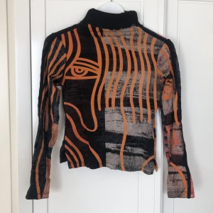 custo polo - fin custo tröja i bra skick :-) står storlek 1, skulle säga att den sitter som S. pris kan diskuteras 