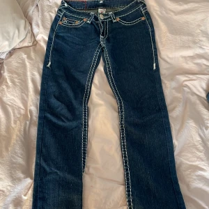 True Religon Jeans - Super snygga jeans från True Religon. Passar super bra och ser super bra ut. Hade tyvärr ingen bra bild på då jag knappt använt dem pga att de är lite stora i midjan på mig  