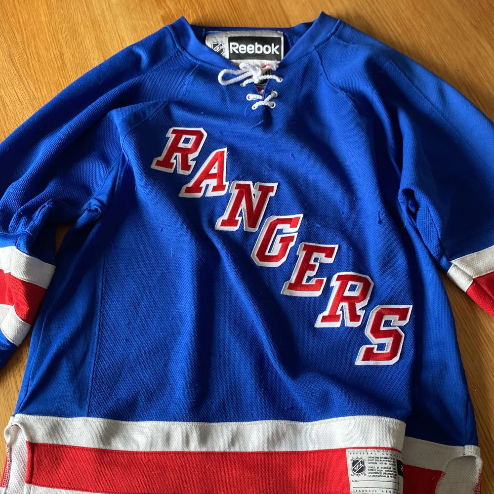 Regro new york rangers hockeytrjöja, storlek M. . Tröjor & Koftor.