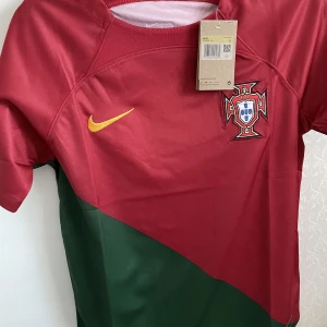 Portugal tröja - Helt ny fotbollströja i stl S