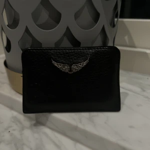 Zadig & Voltaire plånbok  - Säljer nu min superfina Zadig & Voltaire plånbok, inga defekter förutom att loggan är lite rostig❤️