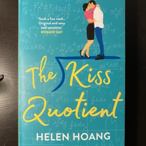 The kiss quotient - Bok från Helen Hoang i fint skick. 95kr inklusive frakt eller möts upp i Västerås💕