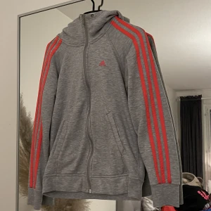 Adidas Hoodie - Adidas tjocktröja i strl Xs men passar även S 💕 Köp nu eller kontakta mig