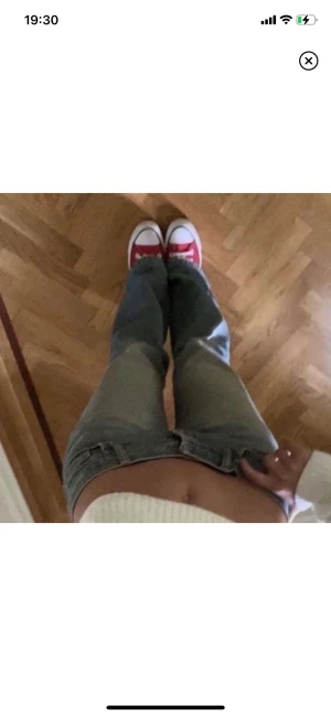 Gina flare - Säljer för de e för stora. De är mid/low waist. Som nya. Nypris 499kr