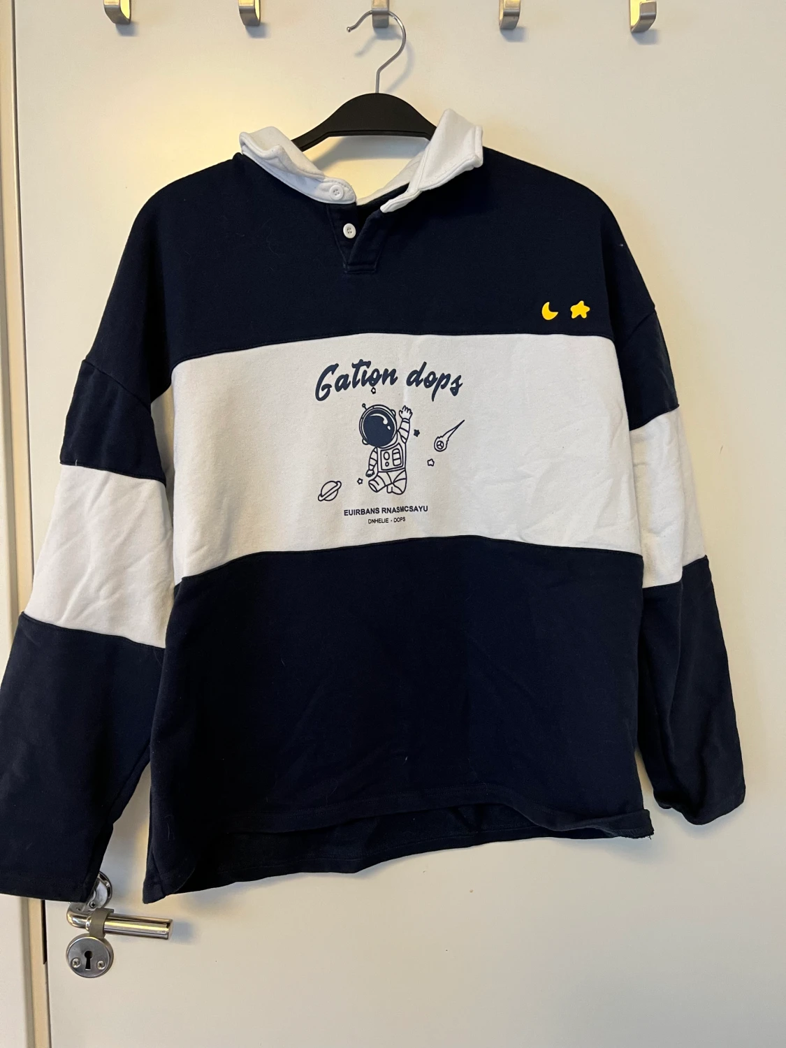 Blåvit tröja köpt från Aelfric Eden