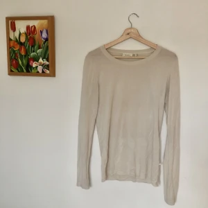 Mjuk Red and Green-tröja  - Mjuk och enkel Red and Green-tröja. Bra kvalité och väldigt skön!