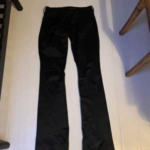 Lågmidjade byxor - Lågmidjade kostymbyxor, knappt använda