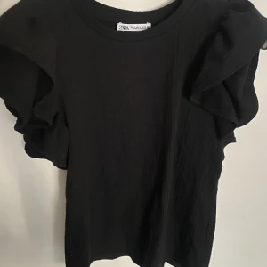 Zara tröja - Säljer nu min fina Zara tröja då den ej kommer till användning. Storlek: S Nypris: 200-300kr Mitt pris (diskuterbart): 150