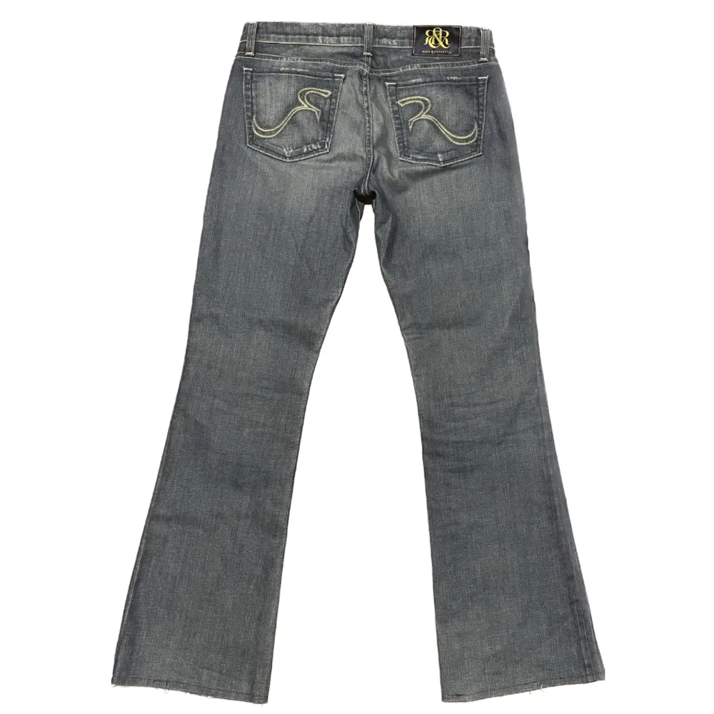 Trendiga Rock&republic jeans i strl W30. Sparsamt använda och i väldigt fint skick. Midjemått tvärs över: 41cm längd: 100cm innebenslängd: 78cm ✨möts i Stockholm✨. Jeans & Byxor.