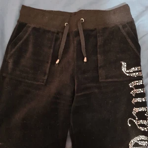 Juicy byxor - De är från aliexpress. De är helt fine bara inte min stil, fick de i present.