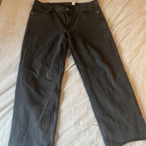 Lågmidjade baggy jeans  - Snygga strl 48. Använda 2 g