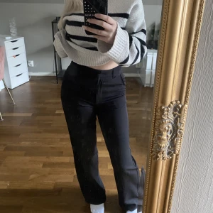 Kostymbyxor  - Säljer nu mina kostymbyxor från madlady då dem inte kommer till användning💗💗💗