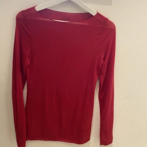 intimissimi tröja  - Jättefin tröja, använd 1 gång. Tror inte färgen finns kvar på deras hemsida längre och den är slutsåld på zalando. Nypris: 429kr  (kommer inte sälja för under 300kr)