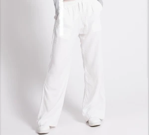 Linnebyxor  - Säljer dessa fina linnebyxor från lager 157. Aldrig använd endast testad med prislapp kvar. Skriv privat för fler bilder 🫶🏼Pris kan diskuteras vid snabbköp 