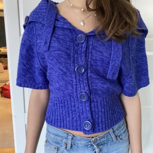 Stickad kofta - Snygg blå kofta, superfin passform💙nästan aldrig använd!