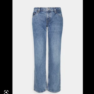 weekday jeans - säljer mina weekday jeans pga att dom inte kmr t användning. inga skador och bra skick. slutsåld överallt!!