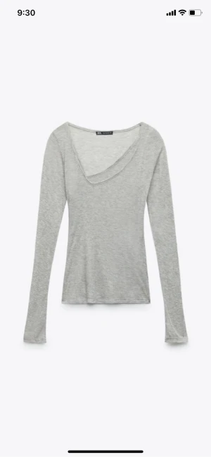 Zara tröja - Säljer min gråa zara tröja, kontakta vid intresse❤️ frakt tilkommer❤️ helt ny aldrig använd!