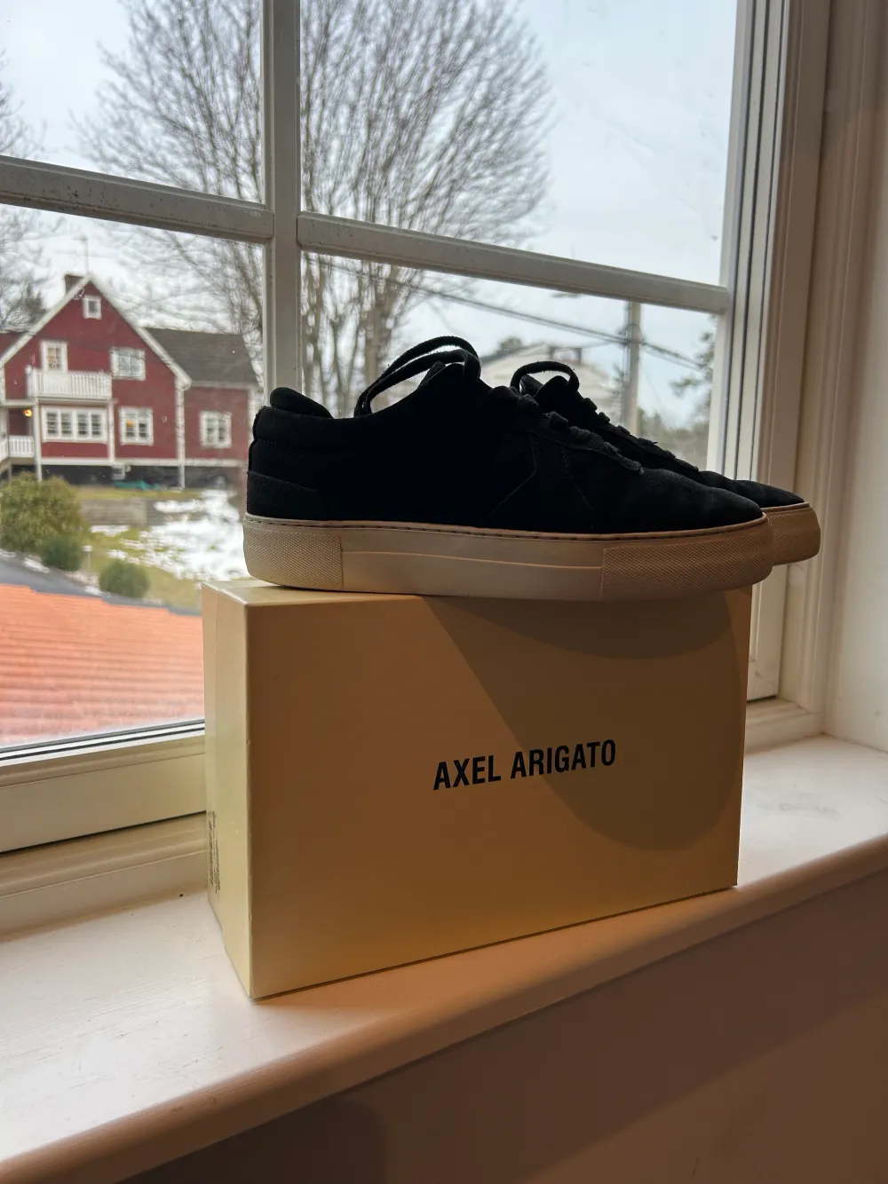 Tjena säljer nu mina väldigt fina Axel Arigato skor som är hyfsat använda men har mycket kvar att ge. Box kvitto och påse får du med så klart vid frågor eller byten kontakta mig i DM🤝 kan gå ner i pris vid en snabb och bra affär. Skor.
