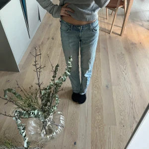 Low Waits jeans - Säljer dessa sjukt snygga Low Waits jeans som tyvärr är lite för kort på mig. Priset kan diskuteras 