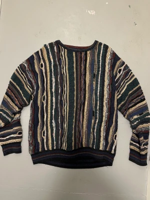 Vintage stickad tröja - Coogi liknande tröja. Vintage, men i topp skick! Storlek L. Pris 700kr