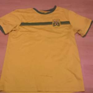 En tröja från Brasilien använd få gånger i bra stick 