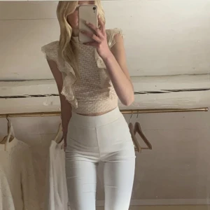 Oanvänd topp bikbok - Superfin tröja som jag aldrig använt. Köpt för 499 och säljer för 90 kr + frakt💕 ryggen är öppen och har knyte. Kontakta privat för fler bilder samt mer information. Frakten är gratis☺️