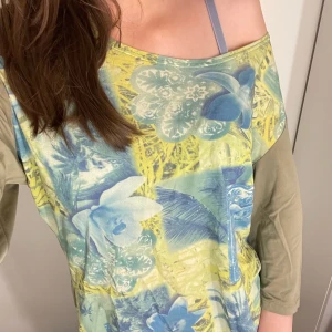 Trekvarts armad tröja💚 - Säljer denna vintage trekvarts armad tröja💞 säljer pga inte kommer till användning. Oklar vilken storlek men skulle säga M! Köpt secondhand i jätte bra skick! Skriv privat vid intresse eller frågor💞 är alltid öppen för prisförslag!