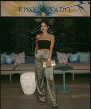 Zara gröna prickiga byxor - ZARA satin dotted wide trousers. High waist. Very lightweight. Size M  Pick up available in Kungsholmen  Please check out my other items! :) 