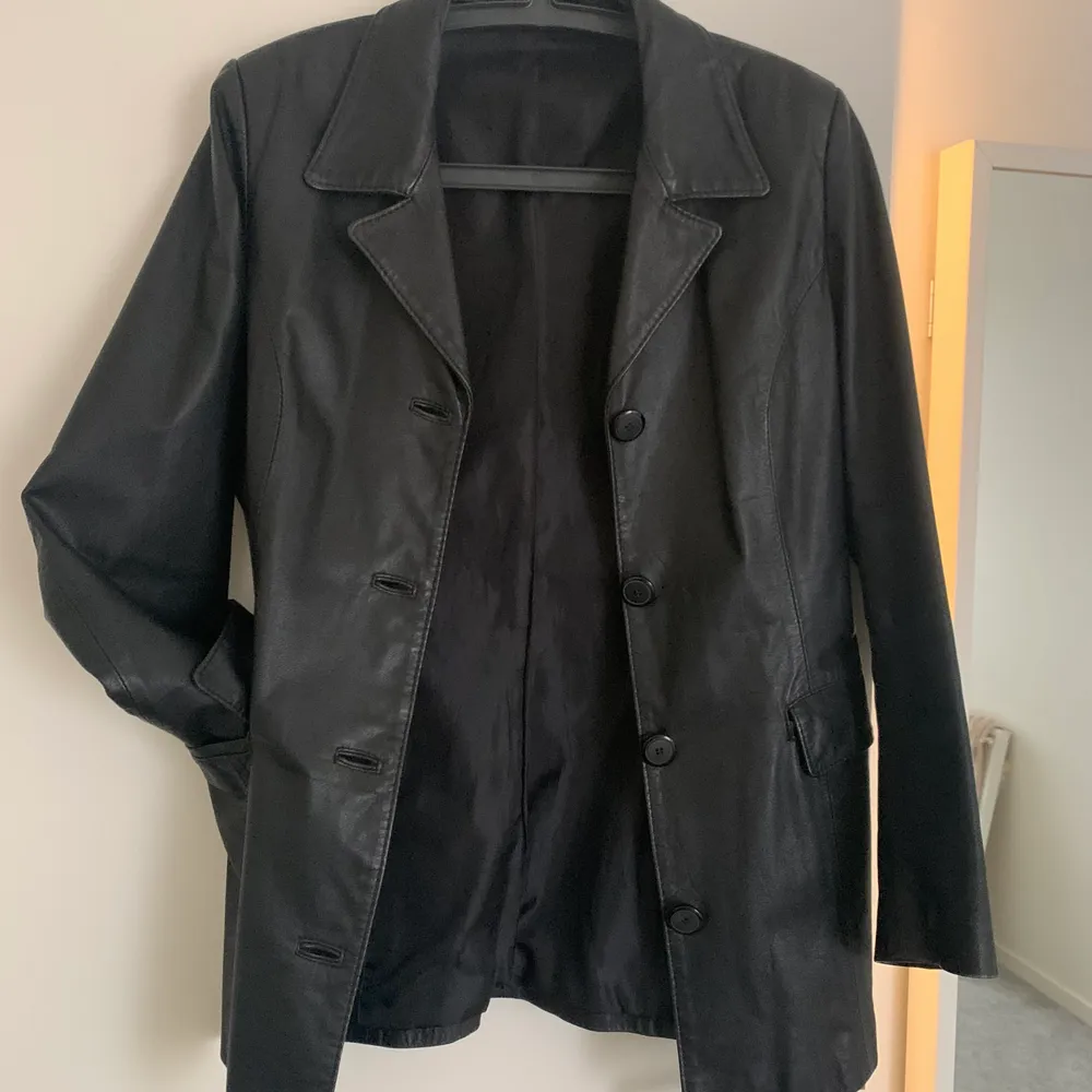 Black handcrafted fitted leather blazer. Worn only few times. Size S/M depending if you want it more or less fit. More pics on request. . Jackor.
