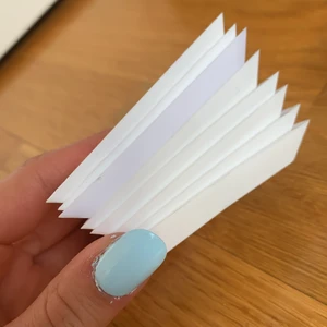 Triangel pärlfat💗 - Triangel pärlfat, vita och är i bra skick!💞 det är åtta stycken pärlfat för ändast 16kr alltså 2kr styck! Och sen plus 13kr frakt!💞