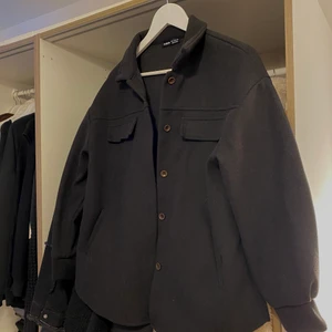 Svart jacka  - En svarta jacka från shein, aldrig använt 