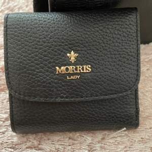 Morris plånbok i mycket fint skick som endast är använd ett fåtal gånger. Kostade 400kr ordinarie pris köp nu för 50kr💗fri frakt📦