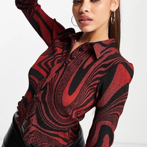 Tröja från Jaded London - Mönstrad tröja från Jaded London i storlek 34. Aldrig använd utan bara testad. Köpt på Asos för cirka 600kr ❤️