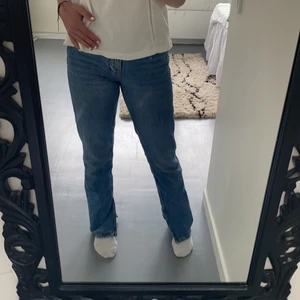 Supersnygga jeans💙👌🏼 - Perfekt färg till sommaren💙 Så himla snygga och knappt använda! 150kr+frakt